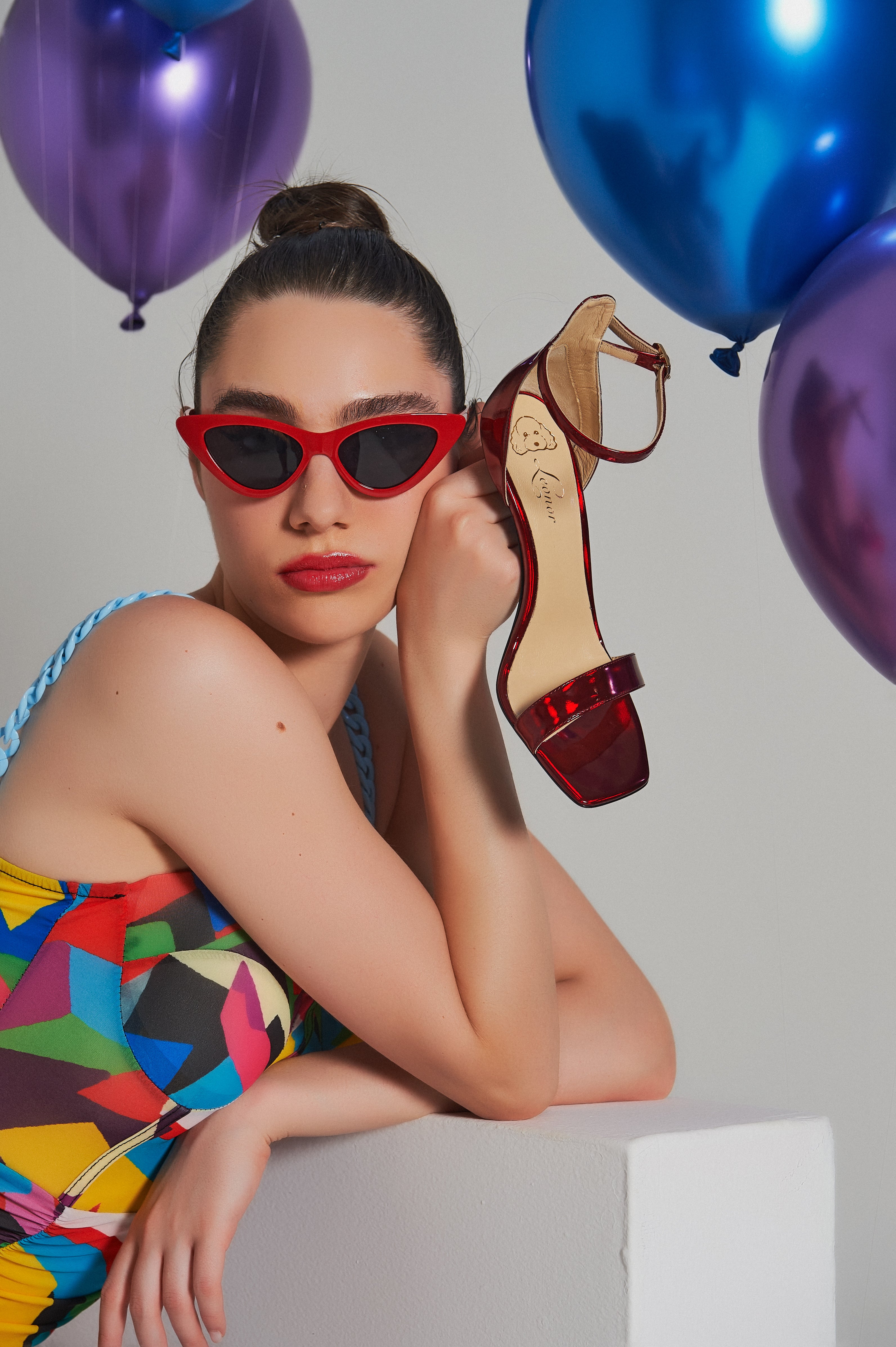 Sandalo rosso specchio con cinturino