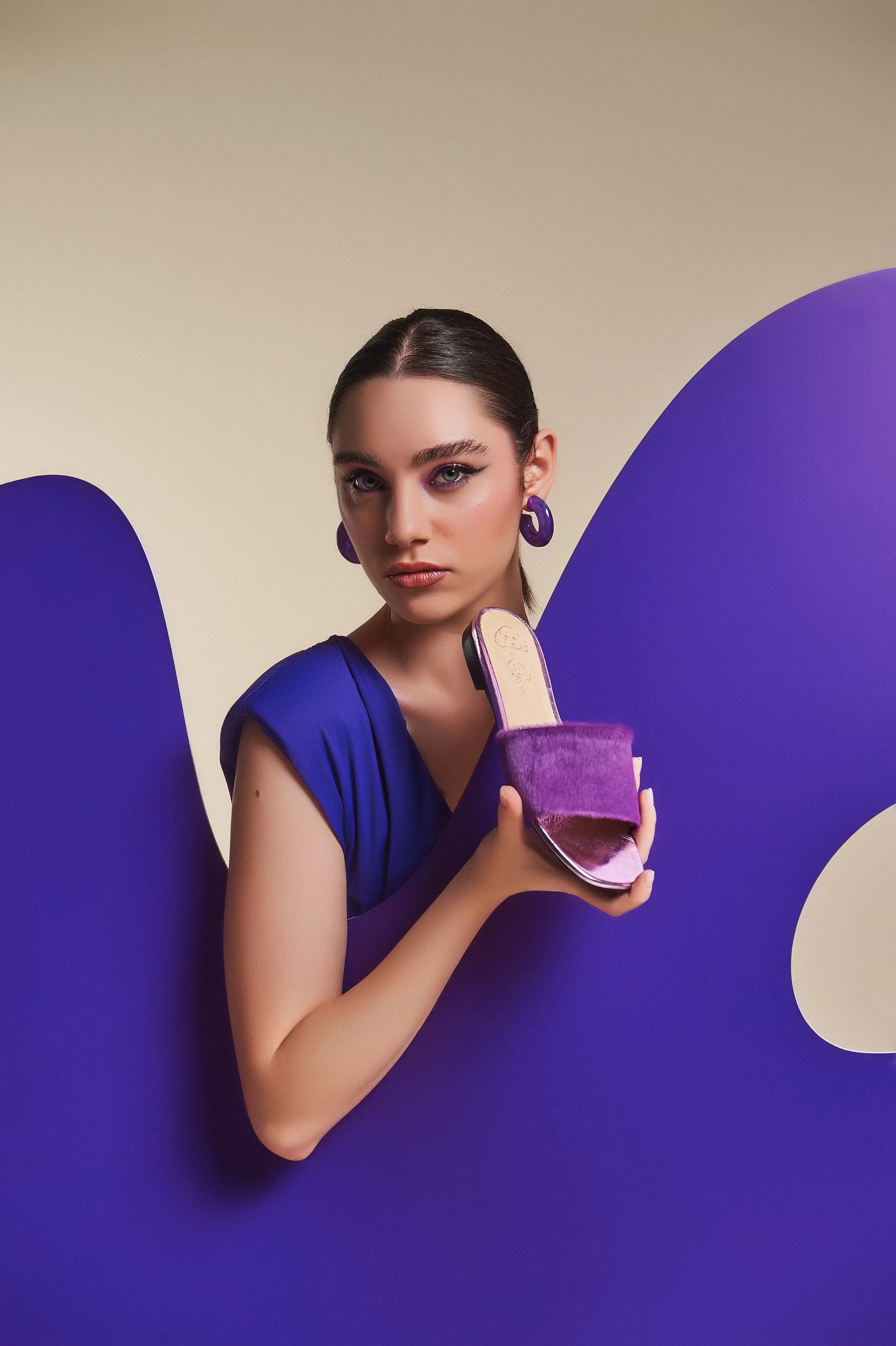 Ciabattina pony e laminato viola